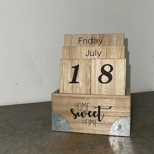 Date changer for a desk